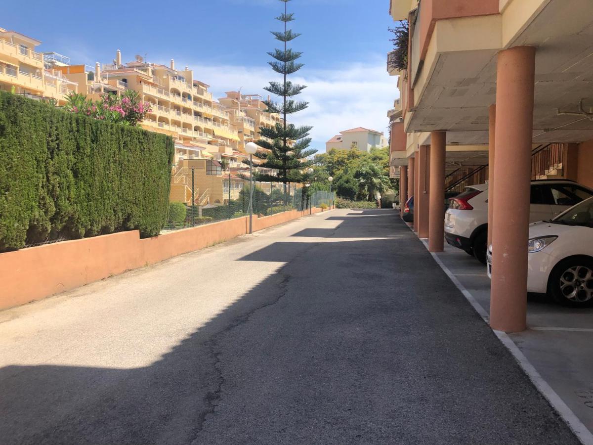 Piso En Zona Tranquila De - Torrequebrada Golf Apartment Benalmadena